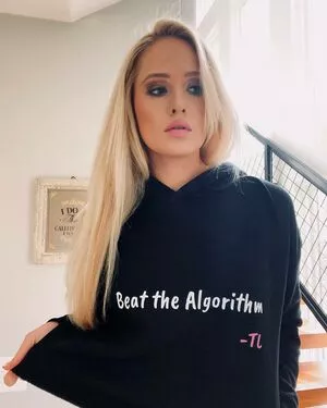 Tomi Lahren / lahrenlemons / tomilahren nude photo #0134