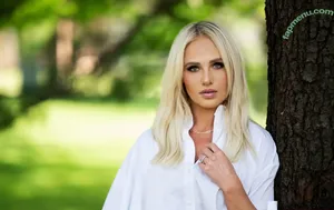 Tomi Lahren / tomilahren nude photo #0179