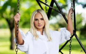 Tomi Lahren / tomilahren nude photo #0188