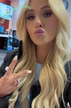 Tomi Lahren / tomilahren nude photo #0317