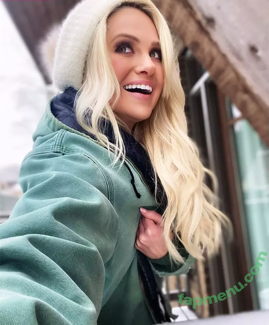 Tomi Lahren nude photo #0131 (lahrenlemons / tomilahren)