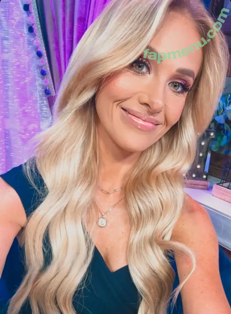 Tomi Lahren nude photo #0301 (tomilahren)