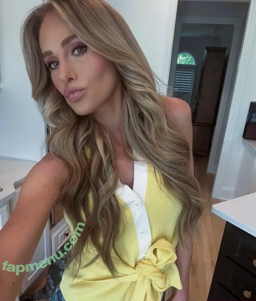 Tomi Lahren nude photo #0306 (tomilahren)