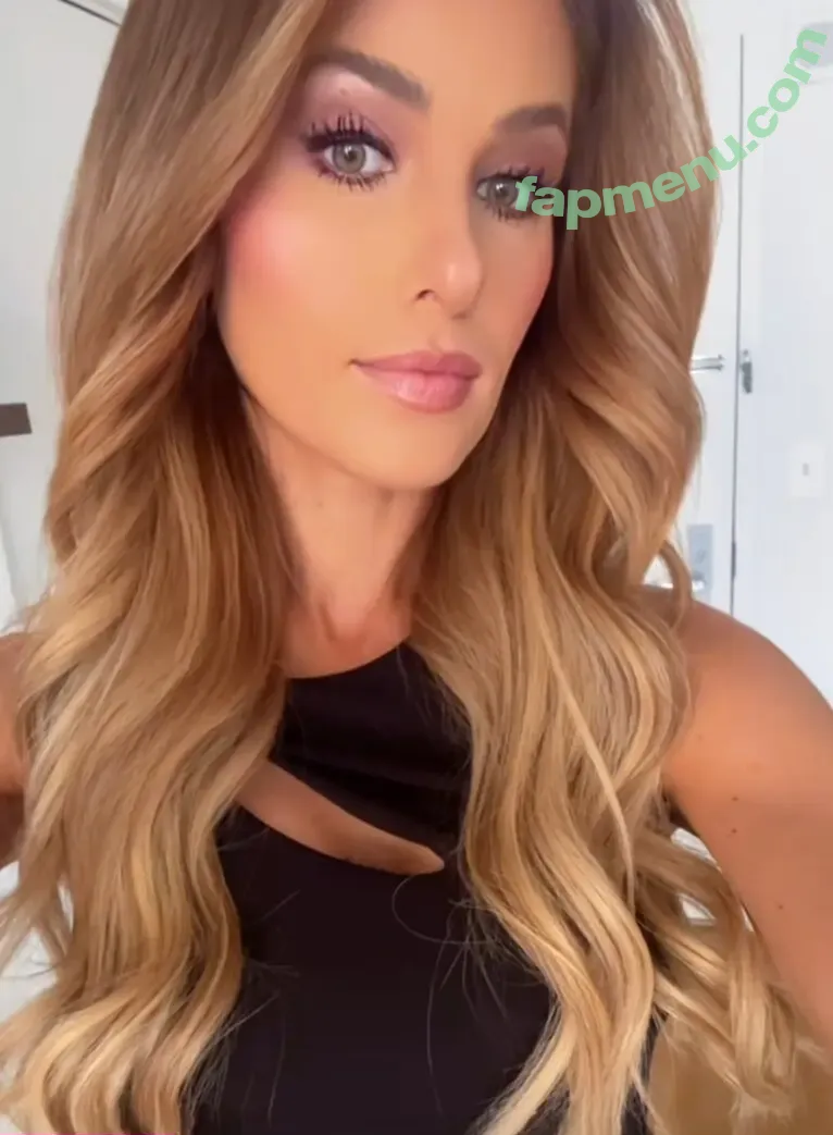 Tomi Lahren nude photo #0326 (tomilahren)