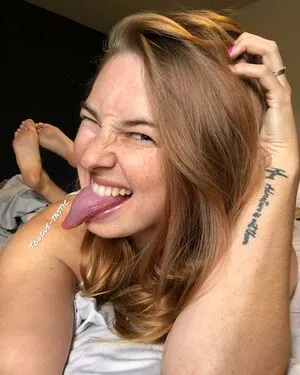 Tongue-tastic / Tongue_tastic_kiwi / tv nude photo #0001