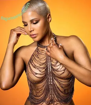 Toni Braxton / tonibraxton nude photo #0012