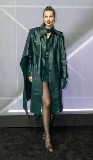 Toni Garrn / tonigarrn nude photo #0053