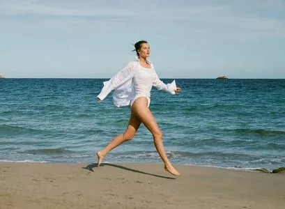 Toni Garrn / tonigarrn nude photo #0359