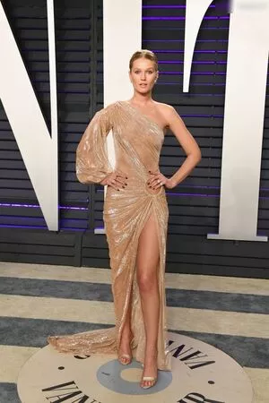 Toni Garrn / tonigarrn nude photo #0499