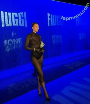 Toni Garrn / tonigarrn nude photo #0668