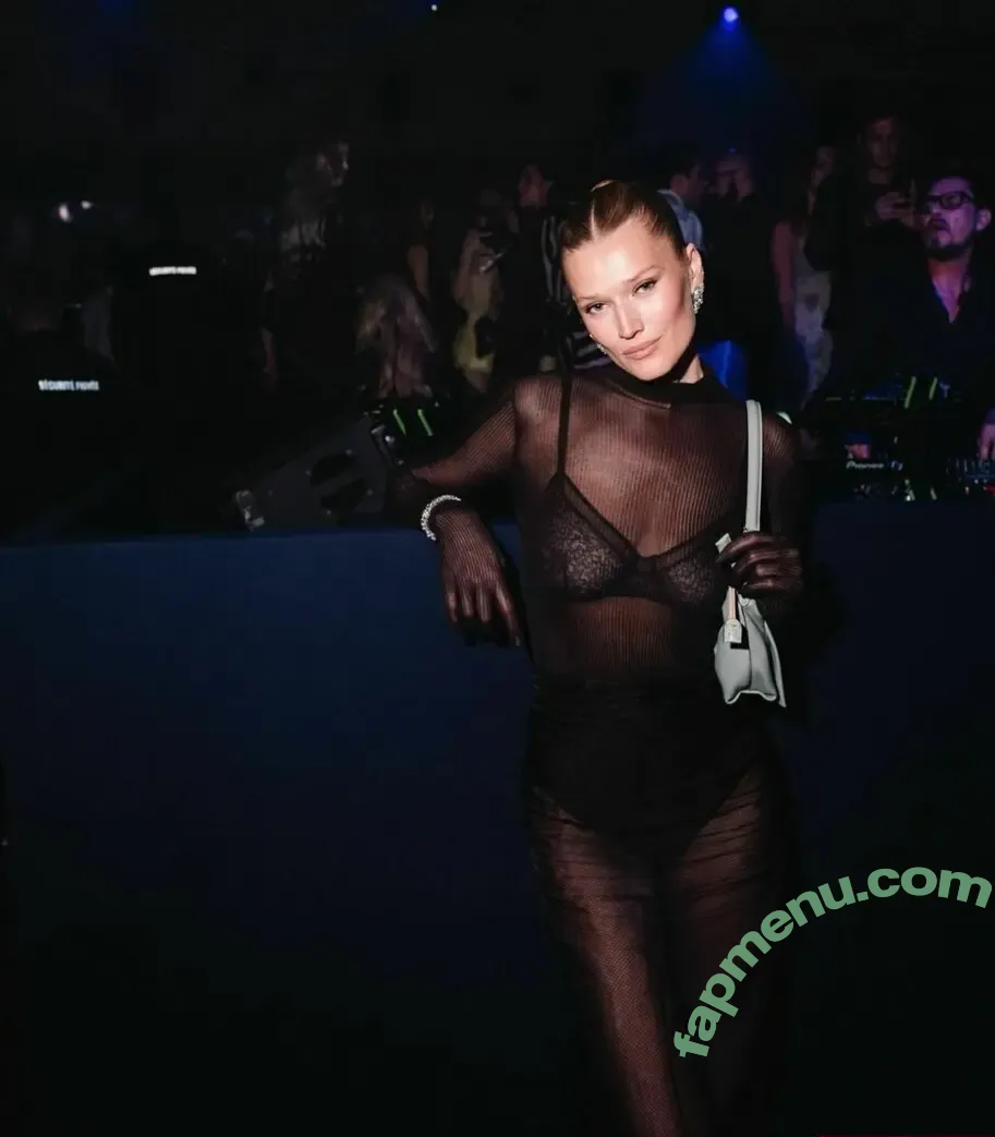 Toni Garrn nude photo #0669 (tonigarrn)