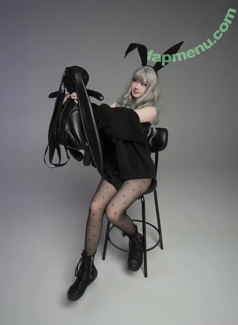 Tontsacu.ra nude photo #0052 (tontsacura)