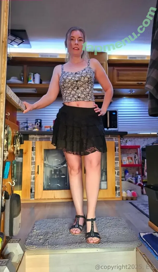 too_hot_n_az nude photo #0054 (too_hot_n_az)