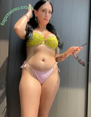 toodlesgalorexo / chloeroselucci nude photo #0001