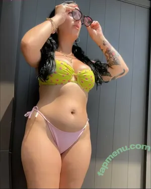 toodlesgalorexo / chloeroselucci nude photo #0017