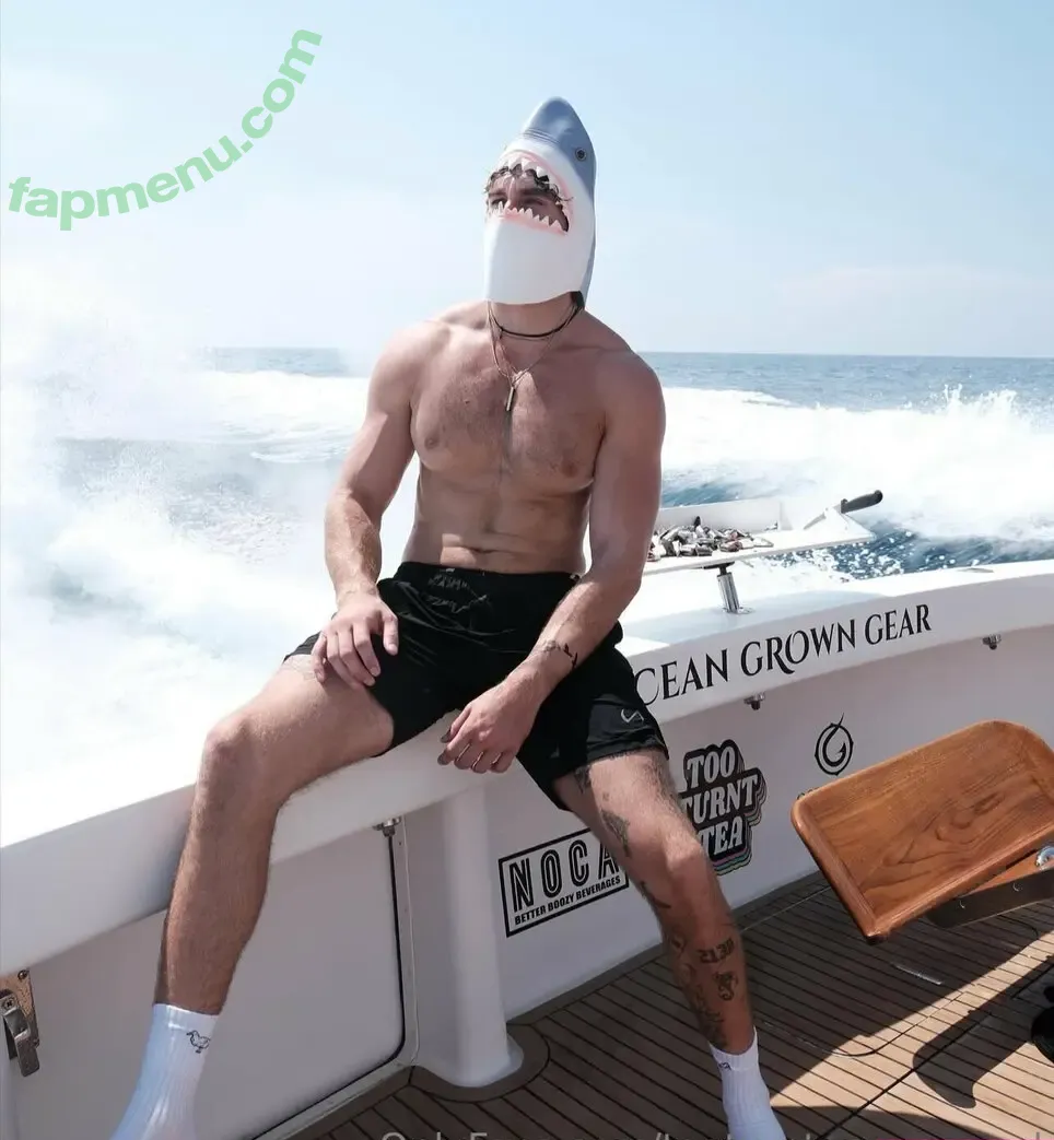 tooturntuncensored nude photo #0021 (tooturnttony)