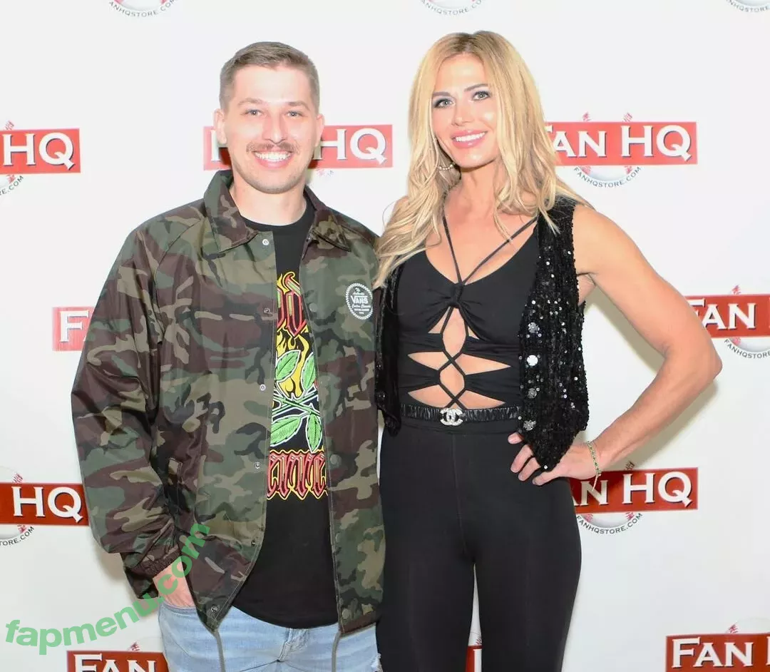 Torrie Wilson nude photo #2033 (Torrie11 / torriewilson)