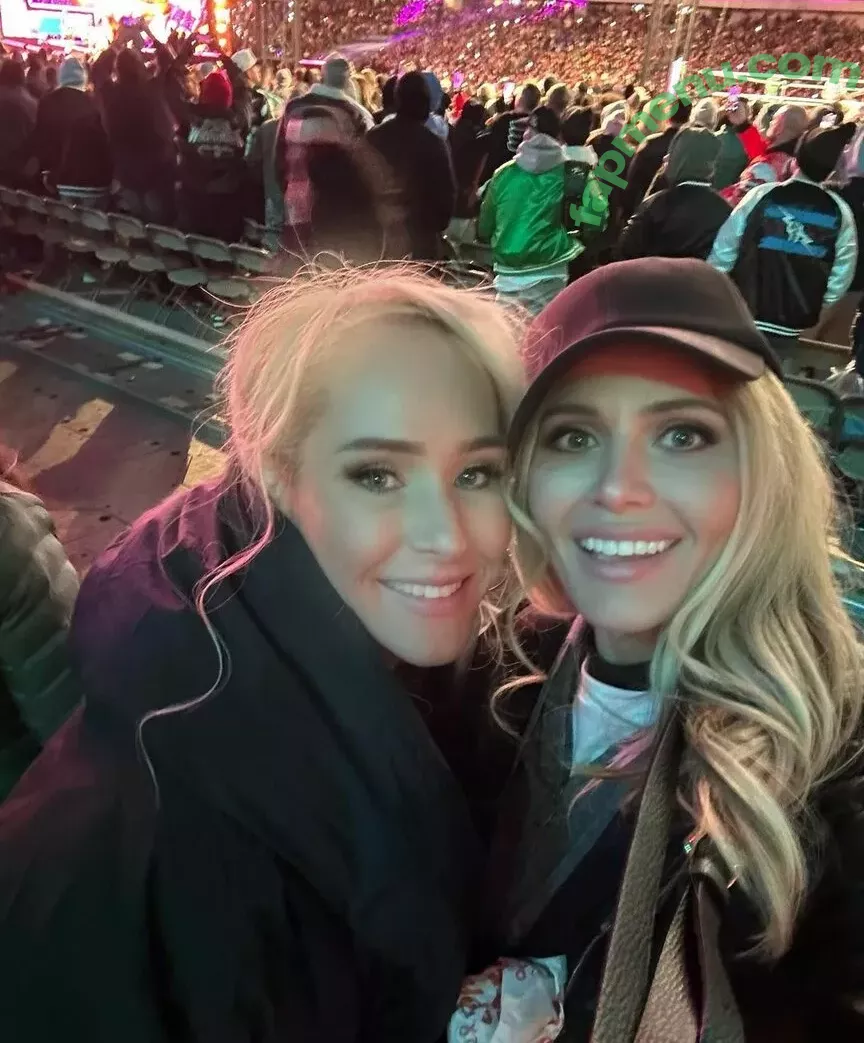 Torrie Wilson nude photo #2292 (Torrie11 / torriewilson)