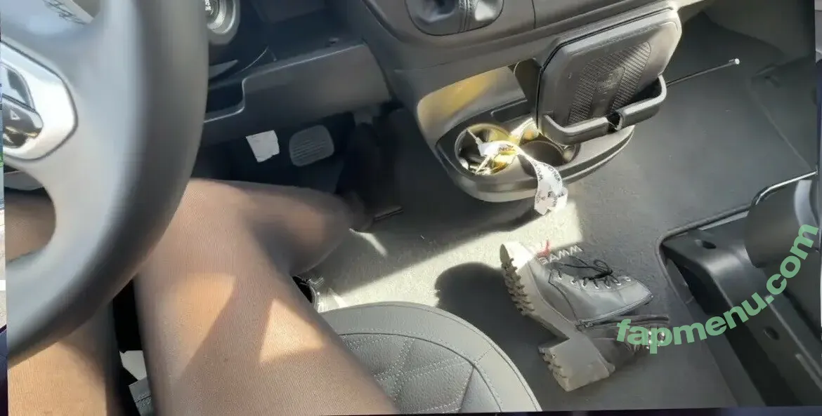 Tory DeLury nude photo #0039 (ToryDeluryTravels / torydelury)