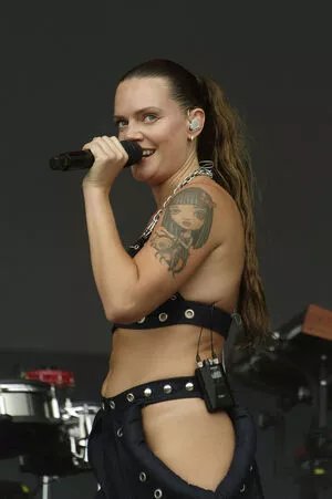 Tove Lo / cupfullofinsanity / tovelo nude photo #0400