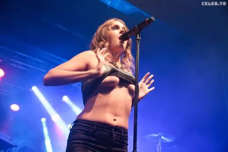 Tove Lo / cupfullofinsanity / tovelo nude photo #0567