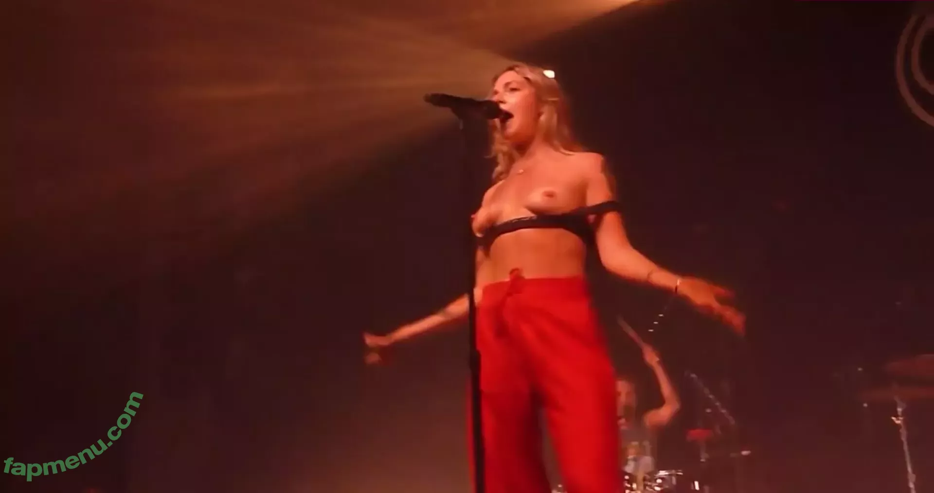 Tove Lo nude photo #0547 (cupfullofinsanity / tovelo)