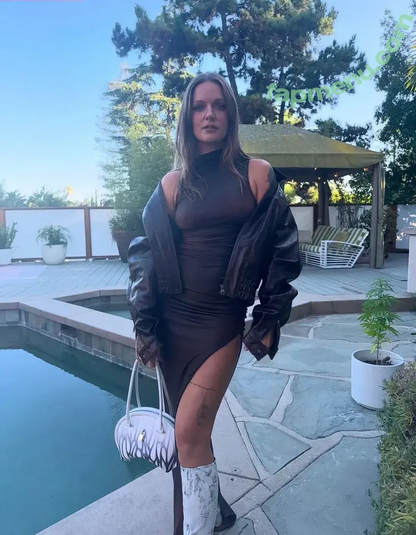 Tove Lo nude photo #0626 (cupfullofinsanity / tovelo)