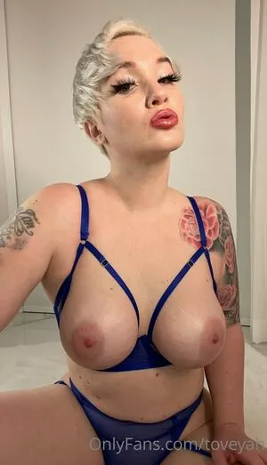 toveyah / loveveyah nude photo #0003