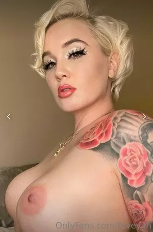 toveyah / loveveyah nude photo #0015
