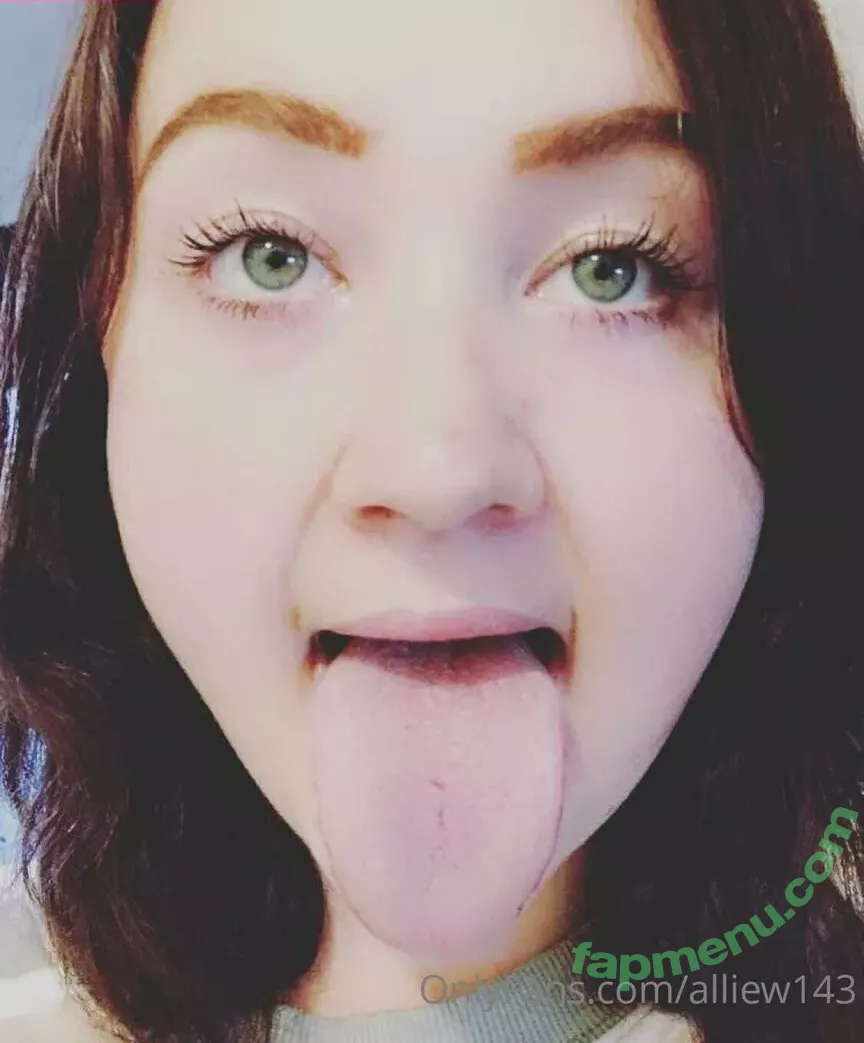 toxicallietongue nude photo #0009 (toxicallietongue)