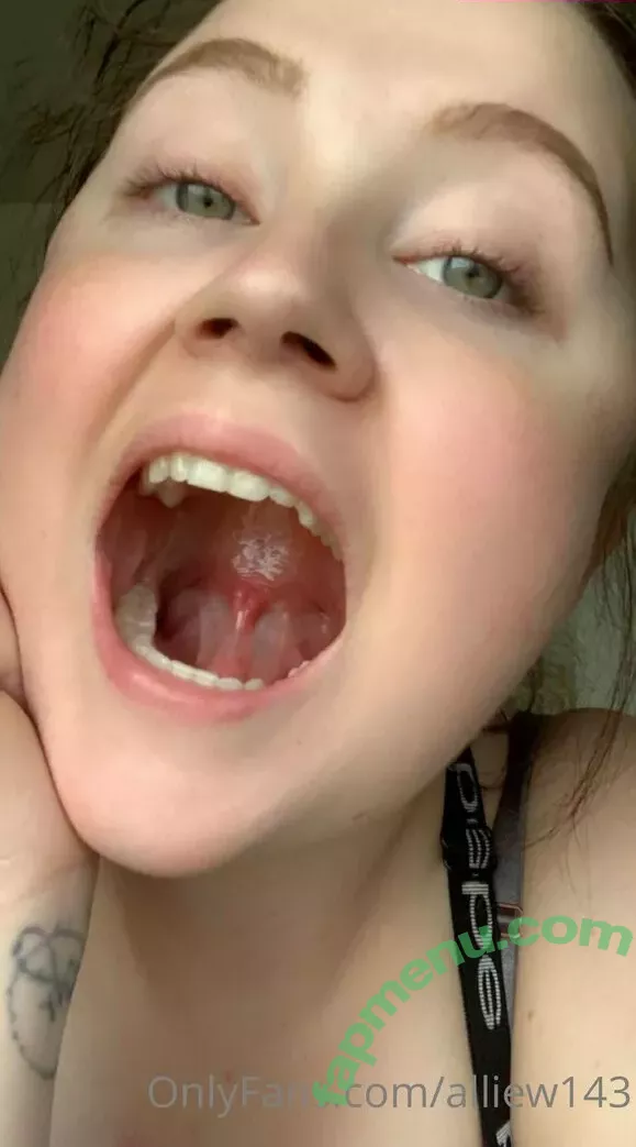 toxicallietongue nude photo #0012 (toxicallietongue)