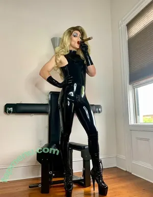 transfemdomqueen / transprincesslife nude photo #0044