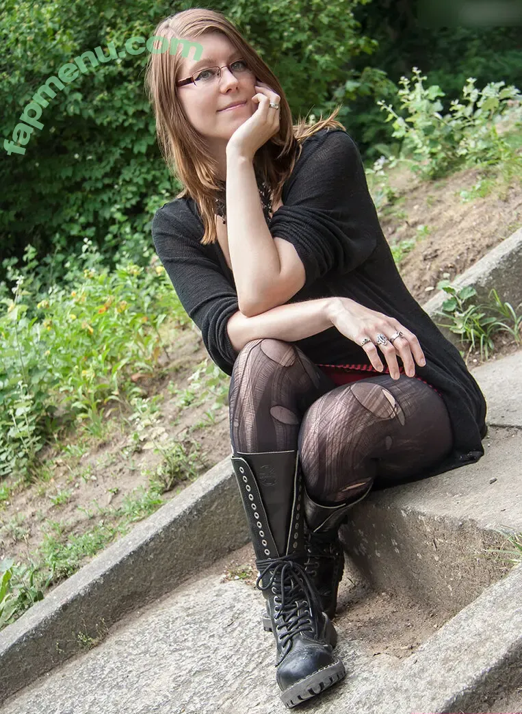 traumflauschmuschi nude photo #0002 (miiiezekatze_)