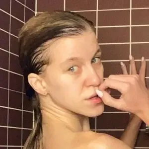 Travelersora / chloeekz nude photo #0010