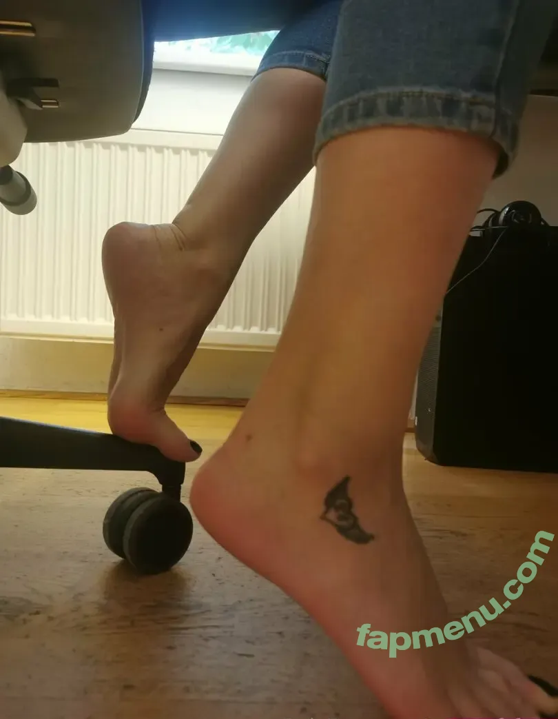 treat_of_feet nude photo #0026 (treat_of_feet)