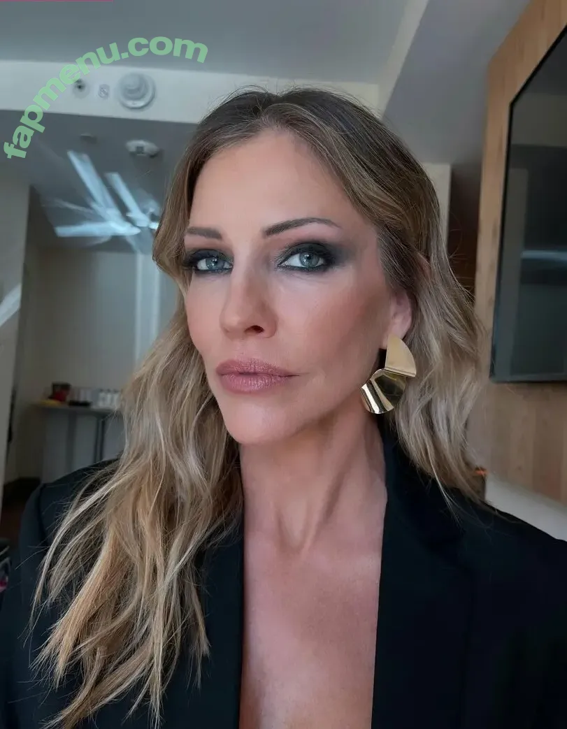 Tricia Helfer nude photo #0384 (Cylon / officialtriciahelfer)