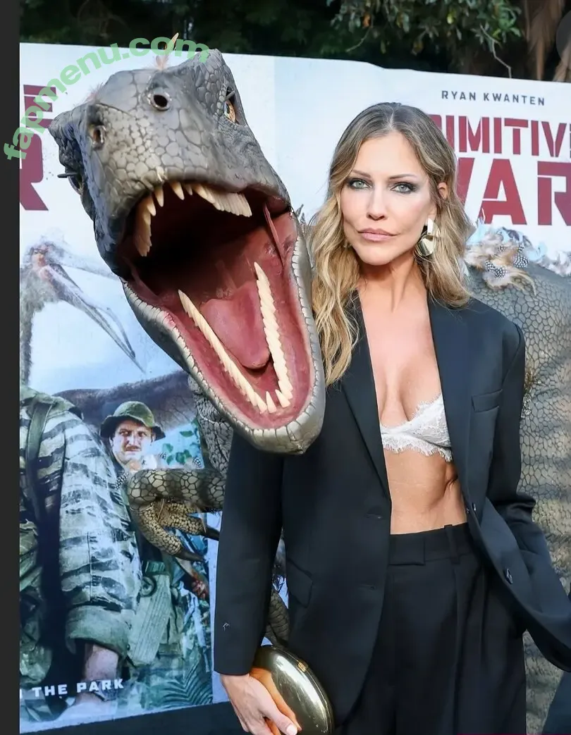 Tricia Helfer nude photo #0385 (Cylon / officialtriciahelfer)