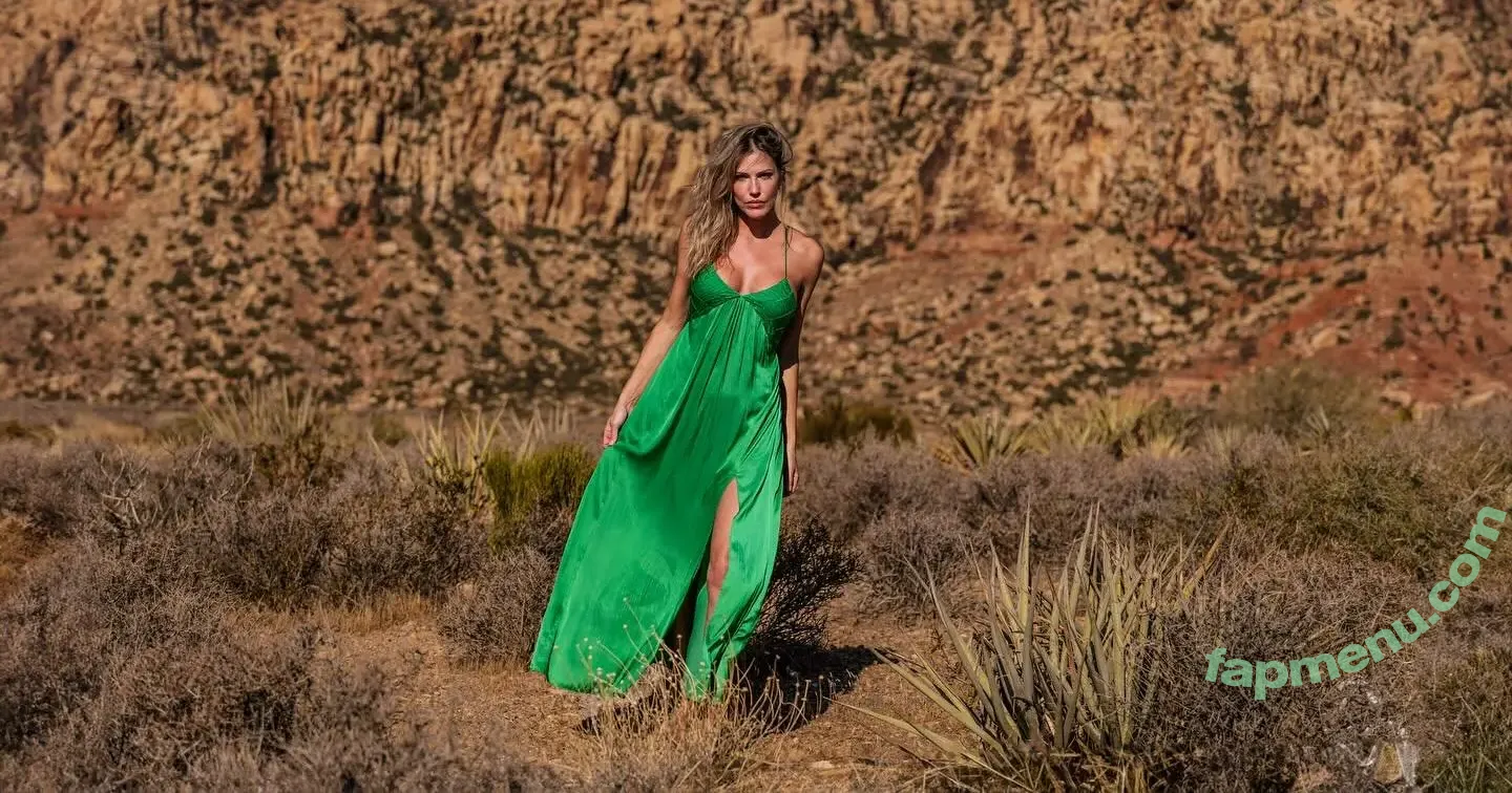 Tricia Helfer nude photo #0403 (Cylon / officialtriciahelfer)