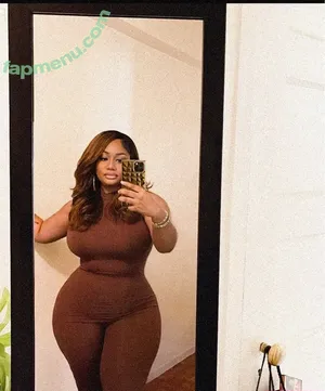 _Trillscott / thequeenzai nude photo #0018