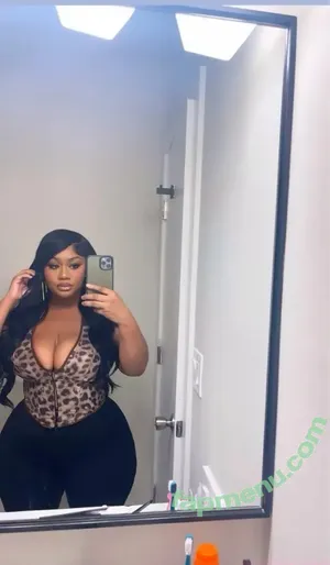 _Trillscott / thequeenzai nude photo #0021