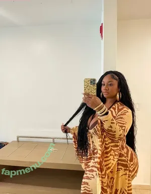 _Trillscott / thequeenzai nude photo #0023