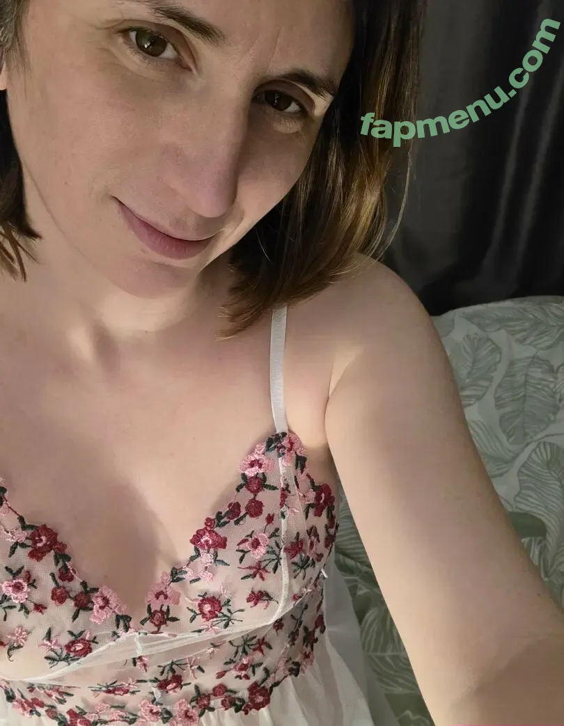 Trimalchio87 nude photo #1285 (Bronwen Fackrell / bee)