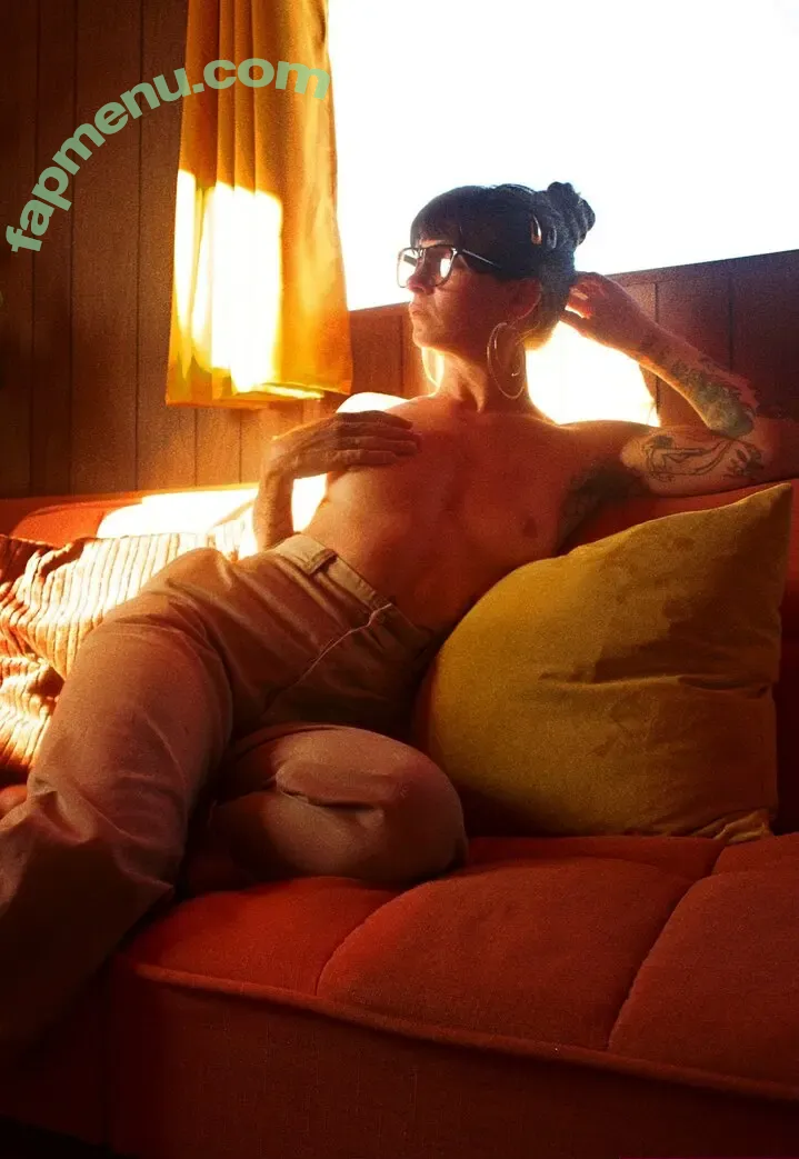 Trinaaweena, nude photo #0047 (Catrina Suicide / Trinaa / trinaaweena)