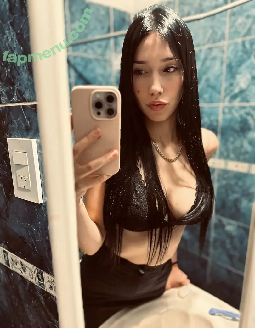 trinivc nude photo #0021 (trifit_04)