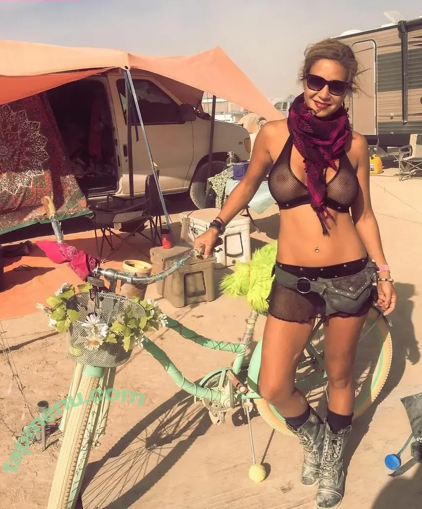 trips.with.tiffanie nude photo #0010 (tiffanytravelswell)