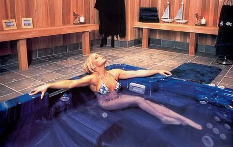 Trish Stratus / trishstratuscom nude photo #0695