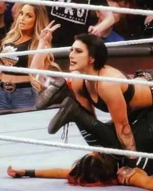 Trish Stratus / trishstratuscom nude photo #0816