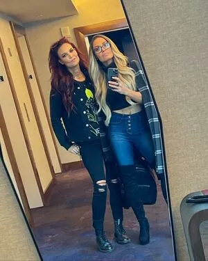 Trish Stratus / trishstratuscom nude photo #0831