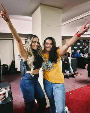 Trish Stratus / trishstratuscom nude photo #0841