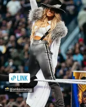 Trish Stratus / trishstratuscom nude photo #0858